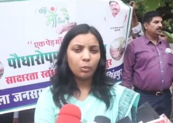 पौधा लगाना ही पर्याप्त नहीं बल्कि उसकी सुरक्षा भी महत्वपूर्ण – कलेक्टर श्रीमती शीतला पटले
