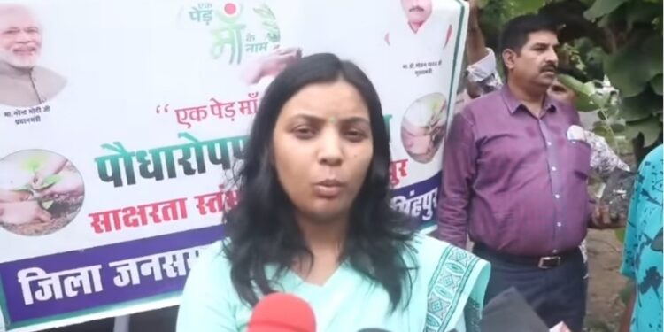 पौधा लगाना ही पर्याप्त नहीं बल्कि उसकी सुरक्षा भी महत्वपूर्ण – कलेक्टर श्रीमती शीतला पटले