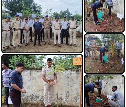 एक पेड़ मां के नाम” अभियान के तहत पुलिस अधीक्षक कटनी अभिजीत रंजन द्वारा किया गया वृक्षारोपण*