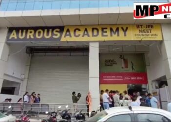 भोपाल बेसमेंट में संचालित हो रही कोचिंग पर प्रशासन का शिकंजा, दिल्ली की घटना के बाद प्रशासन अलर्ट, एमपी नगर में कोचिंग सेंटर्स को किया सील, देखें VIDEO
