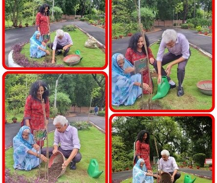 कलेक्टर दीपक सक्सेना ने आज अपने बंगला में “एक पेड़ मां के नाम” लगाकर पर्यावरण संरक्षण की दिशा