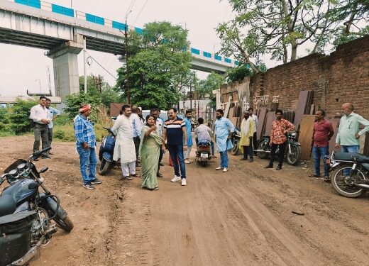 *मुहर्रम पर्व की समुचित व्यवस्थाओं हेतु महापौर प्रीति संजीव सूरी द्वारा कर्बला पहुँच व्यवस्थाओं का लिया जायज़ा*