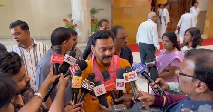 *ग्राम पंचायत को सौंपी गई योजनाएं अपूर्ण = संजय पाठक* *विधायक ने विधानसभा में उठाए सवाल योजनाओं में धांधली रोकने के लिए कलेक्टर को कार्रवाई का मिले अधिकार*