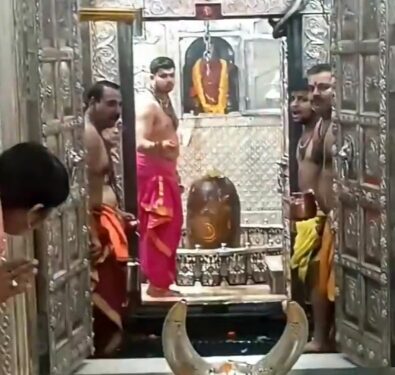 श्रावण मास प्रथम सोमवार उज्जैन श्री महाकालेश्वर ज्योतिर्लिंग के अलौकिक दर्शन.. देखे VIDEO
