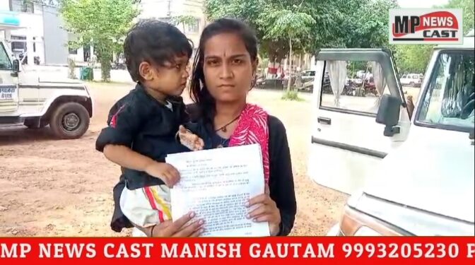पति की मृत्यु के बाद गुण्डागर्दी के बल पर पति के नाम की मोटर साईकिल को जबरजस्ती छुडा ले जाने  पुलिस अधीक्षक कार्यालय पहुँच की शिकायत सुनिऐ जुबानी