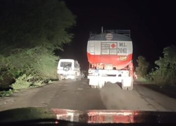 उमरिया ट्रांसफार्मर लोड लदे ट्रक में लगी आग, जोहिला पुल के पास हुआ हादसा VIDEO