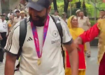 दिल्ली ढोल-नगाड़ों की धुन पर थिरके टीम इंडिया के खिलाड़ी, रोहित-सूर्या ने किया जोरदार डांस, देखें VIDEO