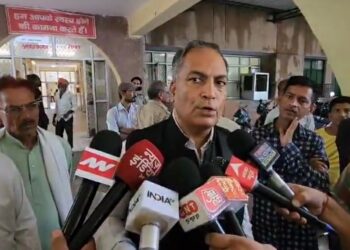 बाबा पुलिस को जांच में सहयोग कर रहे  बाबा भागे नहीं हैं उत्तर प्रदेश में ही हैं- वकील एपी सिंह देखे VIDEO