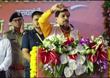 VIDEO 18 जुलाई से 45 दिन तक राजस्व महाअभियान के द्वारा किसानों के राजस्व से संबंधित सभी लंबित प्रकरणों का निराकरण किया जाएगा।   हमारी सरकार किसानों को सभी सुविधाएं उपलब्ध करा रही है : CM