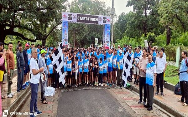 पचमढ़ी मानसून मैराथन : हल्की फुहारों के बीच रनर्स ने लगाई दौड़ देशभर से 1165 धावक मैराथन में शामिल छः वर्ष के बच्चे से लेकर 82 वर्ष के बुजुर्ग ने लिया हिस्सा