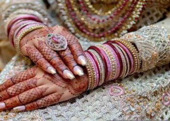 मेहंदी रचाकर बैठी थी दुल्हन, फेरे लेने से पहले प्रशासन ने दी दबिश, शादी में मचा हड़कंप