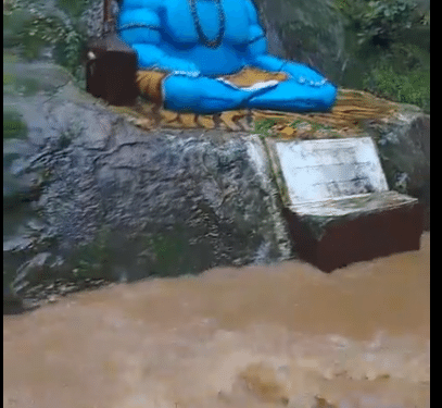 नर्मदापुरम के हिल स्टेशन पचमढ़ी में भारी बारिश, बारिश का पानी पहुँचा जटाशंकर, जटाशंकर स्थान डूबा पानी में, लगातार बारिश का दौर जारी देखें VIDEO