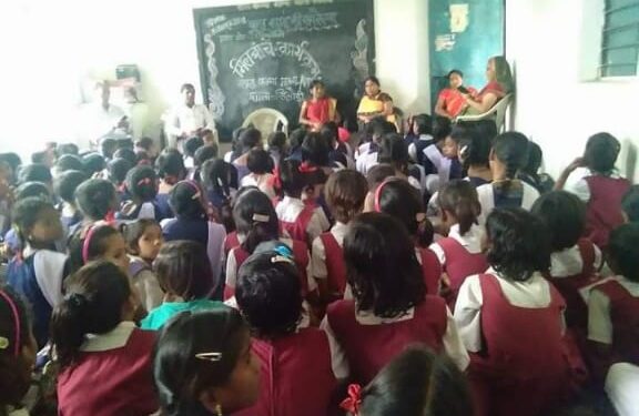 छात्र छात्राओं के भविष्य से हो रहा खिलवाड़