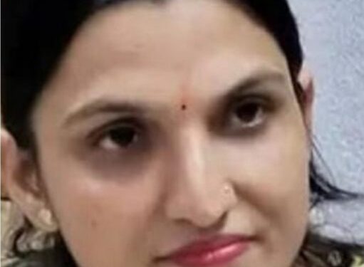 MP की महिला IAS के खिलाफ वारंट: कोर्ट ने हाजिर होने के दिए निर्देश,
