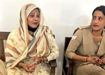 ब्लैकमेलिंग गिरोह की मेंबर निशा सोनी को पुलिस ने अरेस्ट किया