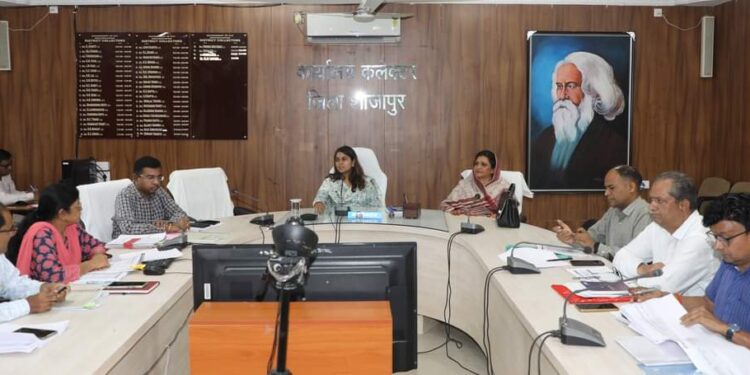 शहर के मुख्य मार्गों को आवागमन के लिए सुगम बनाएं – कलेक्टर सुश्री बाफना