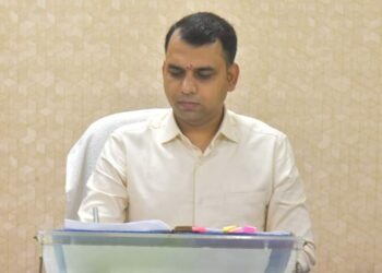 कलेक्टर श्री सोमेश मिश्रा ने पदभार ग्रहण किया