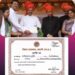 प्रभारी मंत्री ने डिप्टी कलेक्टर श्री चतुर्वेदी को दिया प्रशस्ति पत्र