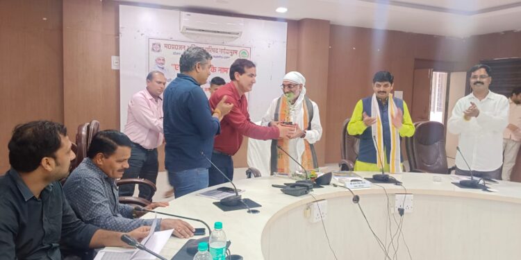 सांसद दर्शन सिंह चौधरी के मुख्य आथित्य में जन अभियान परिषद की समीक्षा बैठक एवं सामाजिक कार्यकर्ताओ का सम्मान कार्यक्रम आयोजित हुआ…