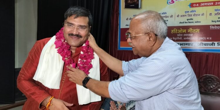 डॉ. लोकेश तिवारी की नवीन कृति ” चिंतन सृजन” का हुआ लोकार्पण,डॉ लोकेश तिवारी की कृति”चिंतन सृजन” साहित्य के लिए विशिष्ट उपलब्धि सिद्ध होगी : जगदीश तोमर…