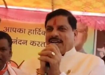 मुख्यमंत्री डॉ मोहन यादव पहुंचे लाड़ली बहनों को दी बधाई