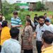 *कैलवारा फाटक गायत्री मंदिर में हनुमान मंदिर कुएँ में धँसने की घटना सुन महापौर प्रीति संजीव सूरी घटना स्थल पहुँच मौके का लिया जायज़ा*