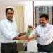 संभाग कमिश्नर डॉ. रावत से नवागत कलेक्टर ने की सौजन्य भेंट