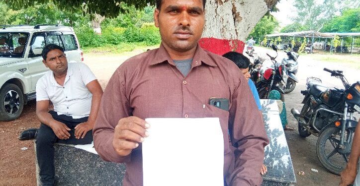 भूमि मालिक के बिना अनुमति के लगा दिया गया ट्रांसफ़ार्मर जन सुनवाई मे की शिकायत