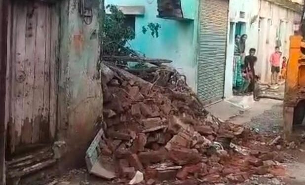 KATNI *जर्जर भवन पर नगर निगम कटनी द्वारा की गई कार्यवाही*