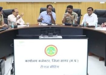सभी जिला अधिकारी आपसी समन्वय और उचित संवाद के साथ करें कार्य – कलेक्टर श्री संदीप जी. आर.