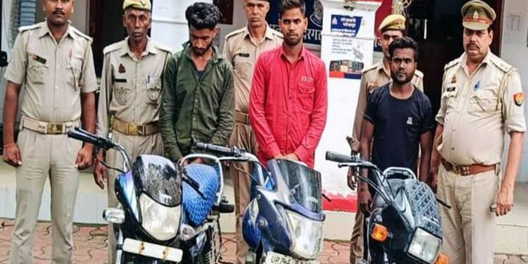 *थाना इन्दरगढ़ द्वारा 03 नफर शातिर/वांछित चोरों को किया गिरफ्तार। कब्जे से 3 अदद चोरी की बाइक बरामद।*