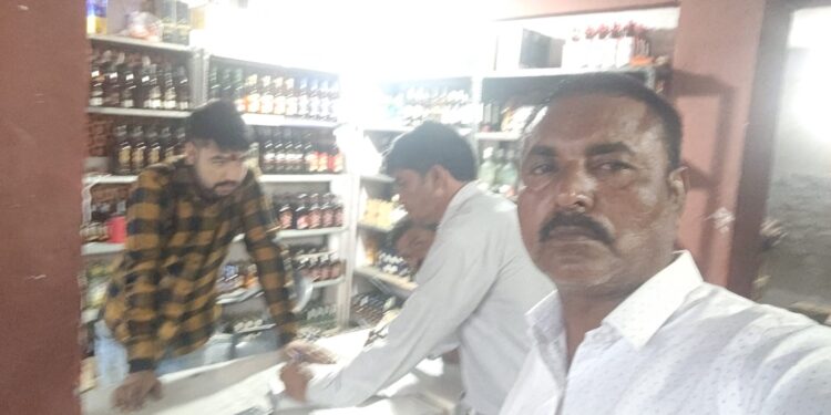 *गंदगी फैलाने वाले शराब दुकान संचालक और व्यपारियों के विरूद्ध की गई कार्रवाई*  *8 चालान कटे : 24 हजार स्पॉट फाइन लगाया – निगमायुक्त प्रीति यादव*