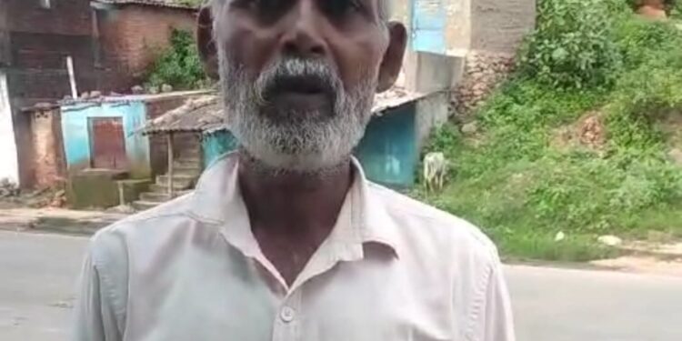 कृषकों की मूंग खरीदी में किए गए भ्रष्टाचार व भेदभाव की जाँच के संदर्भ में अनुविभागीय अधिकारी महोदया तह.ढीमरखेड़ा जिला कटनी म.प्र. ज्ञापन पत्र के माध्यम से की शिकायत