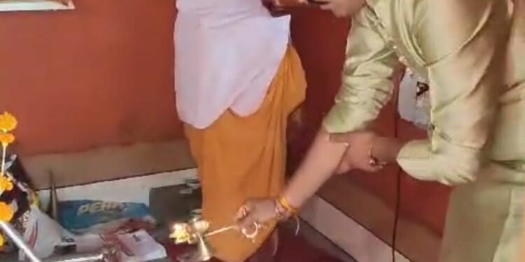 त्रिनेत्र महादेव मंदिर पर नाग पंचमी के अवसर पर बाबा महाकाल का किया जल अभिषेक…!