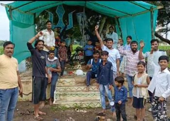 नाग पंचमी पर भक्तों ने की नाग देवता की पूजा