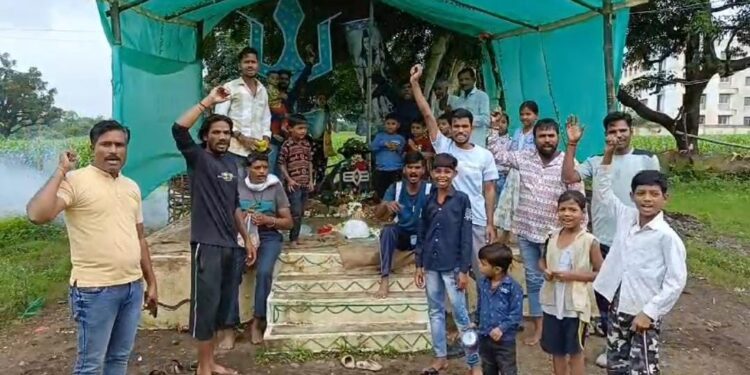 नाग पंचमी पर भक्तों ने की नाग देवता की पूजा
