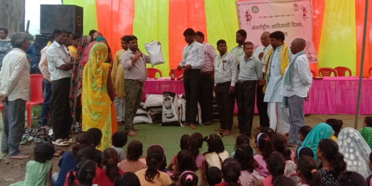 कटनी के सगौना ग्राम में विश्‍व आदिवासी दिवस पर हुआ संवाद कार्यक्रम।इतिहास, संस्कृति और विरासत पर हुआ संवाद।