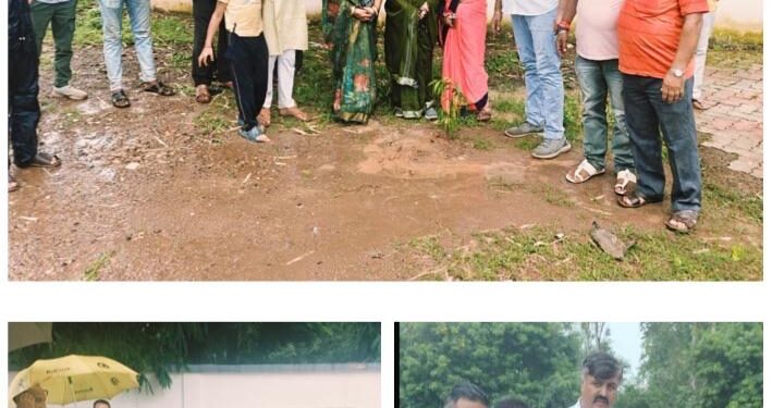 *एक पेड़ माँ के नाम अन्तर्गत आचार्य कृपलानी वार्ड में आयोजित हुआ वृक्षारोपण कार्यक्रम* *महापौर प्रीति संजीव सूरी,स्थानीय पार्षद ईश्वर बहरानी अन्य जनप्रतिनिधियों सहित स्थानीय जनों द्वारा लगाये गये पौधे*