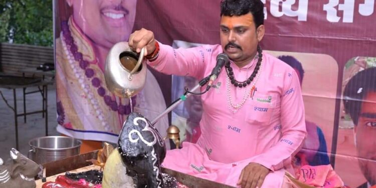 बांग्लादेश के सनातनी हिंदुओं की रक्षा के लिए हनुमान धाम में सवा लाख रुद्री निर्माण : पंडित अजय दुबे