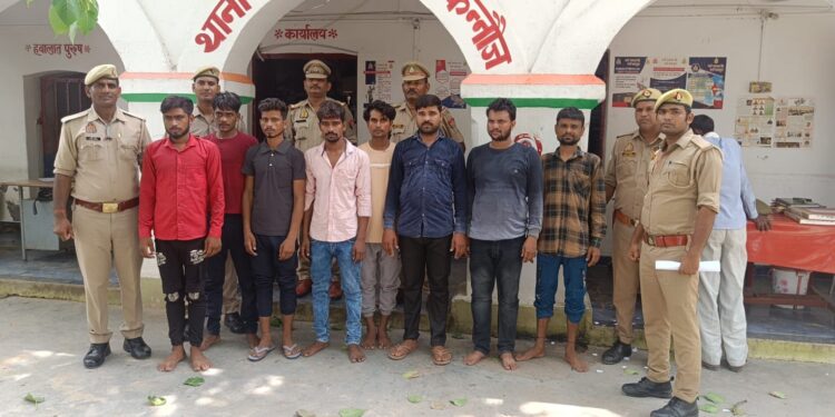 *थाना ठठिया पुलिस द्वारा डकैती की योजना बनाते 08 नफर अभियुक्त को गिरफ्तार कर भेजा जेल।*