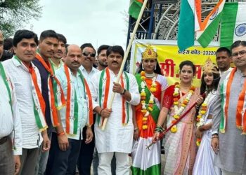 हाथों में राष्ट्रीय ध्वज थामे निकाली तिरंगा यात्रा में बड़ी संख्या में छात्र-छात्राएं…!