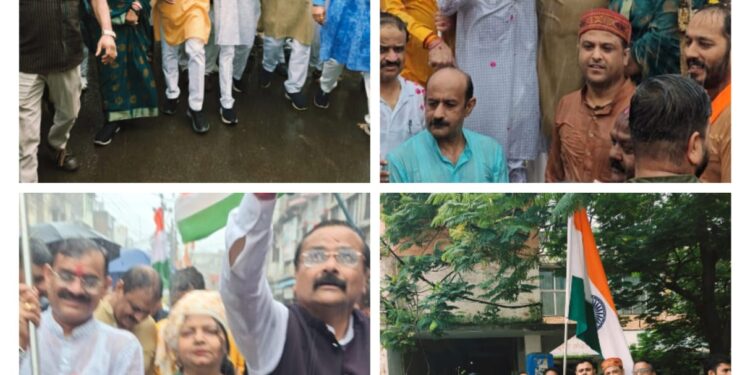 *बारिश में भी भारत माता के गगनभेदी से गूंजा शहर* *माननीय सांसद श्री वी.डी शर्मा जी के मुख्य आतिथ्य में निकाली गई विशाल तिरंगा यात्रा में उमड़ी भीड़ , महापौर श्रीमती प्रीति संजीव सूरी जी के नेतृत्व में नगर निगम एवं ज़िला प्रशासन द्वारा आयोजित किया गया कार्यक्रम ।