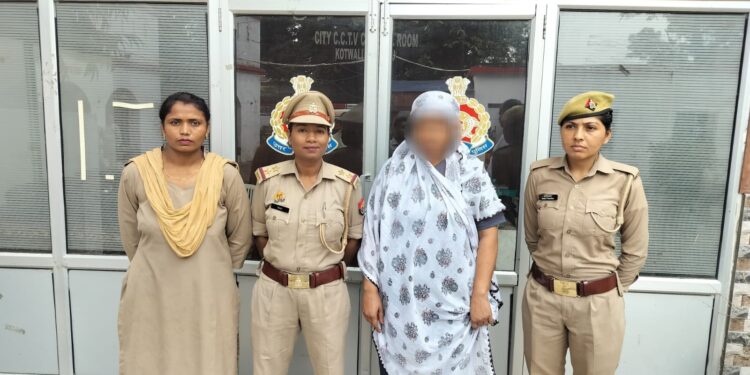 *थाना कोतवाली कन्नौज पुलिस द्वारा दुष्कर्म के मुकदमें में वांछित अभियुक्ता पीडिता की बुआ को किया गिरफ्तार ।*