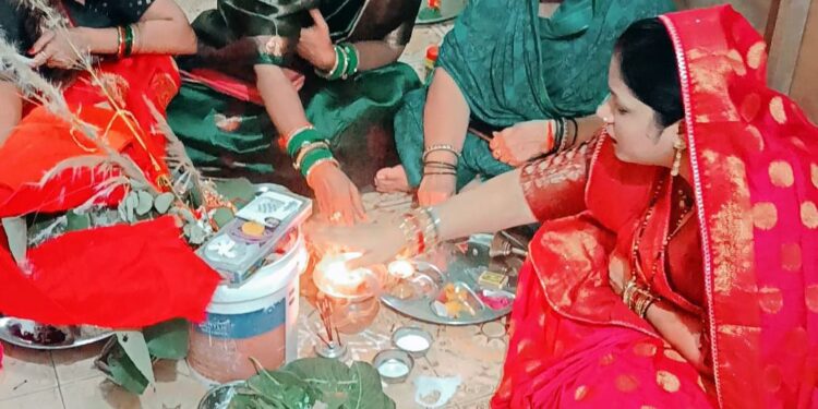 संतान की लंबी उम्र और मंगल कामना के लिए महिलाएं रखती हैं हर छठ व्रत—-