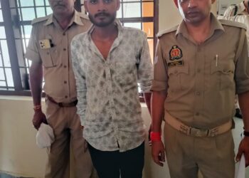 *थाना कोतवाली कन्नौज पुलिस द्वारा इमाम चौक पर झण्डा लगाकर दूसरे धर्म/समुदाय की धार्मिक भावनाओं को ठेस पहुँचाने एवं माहौल खराब करने वाले अभियुक्त को किया गिरफ्तार।*