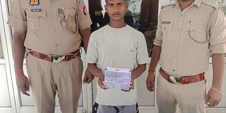*थाना कोतवाली कन्नौज पुलिस द्वारा थाना क्षेत्र में 03 भिन्न – भिन्न घरों मे चोरी की घटना को अंजाम देने वाले शातिर अभियुक्त को गिरफ्तार किया। कब्जे से चोरी गए सामान व रूपयो को किया बरामद।*