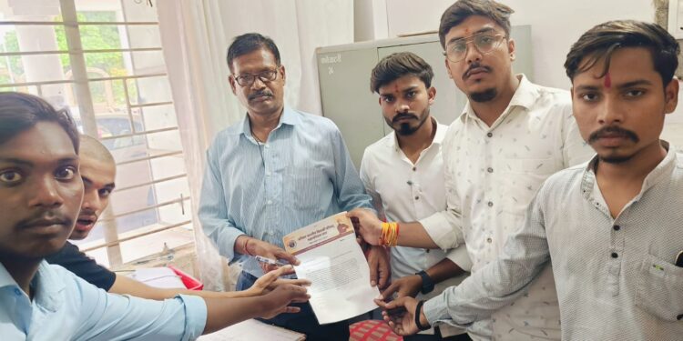 ढीमरखेड़ा महाविद्यालय प्राचार्य द्वारा छात्रों के बीच राजनीतिकरण एवं हिंदू विरोधी गतिविधियां को चलाकर तुष्टिकरण करना -: सीमांत दुबे