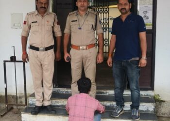 *बहेरिया पुलिस ने चोरी के आरोपी को किया गिरफ्तार, 85,000 रुपये का सोना-चांदी का जेवरात बरामद*
