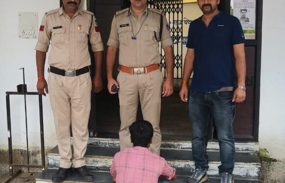 *बहेरिया पुलिस ने चोरी के आरोपी को किया गिरफ्तार, 85,000 रुपये का सोना-चांदी का जेवरात बरामद*