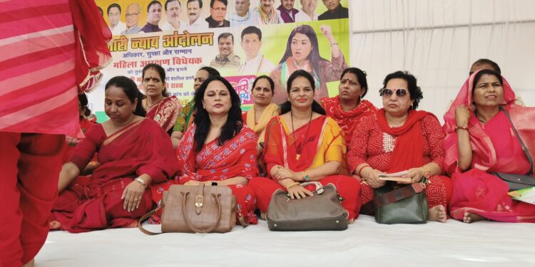 *कटनी से महिला कांग्रेस की टीम भोपाल प्रदर्शन में हुई शामिल।*